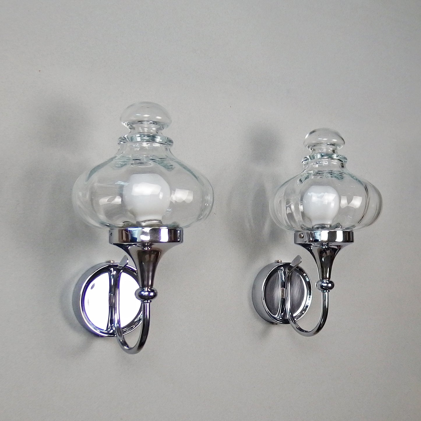 Beautiful pair of 1970s chrome and clear glass sconces from Willa - Retro Lamp Shop