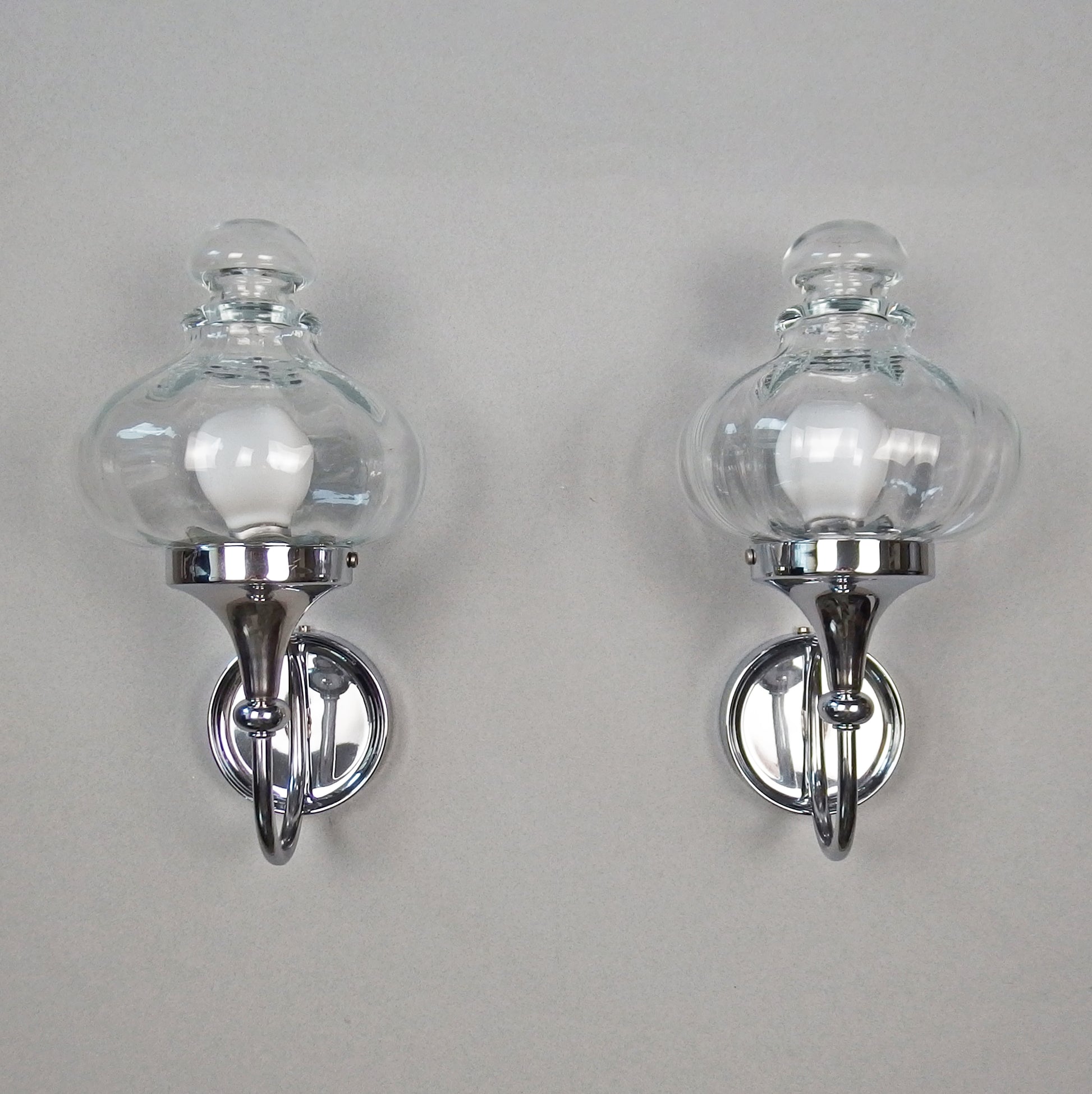 Beautiful pair of 1970s chrome and clear glass sconces from Willa - Retro Lamp Shop