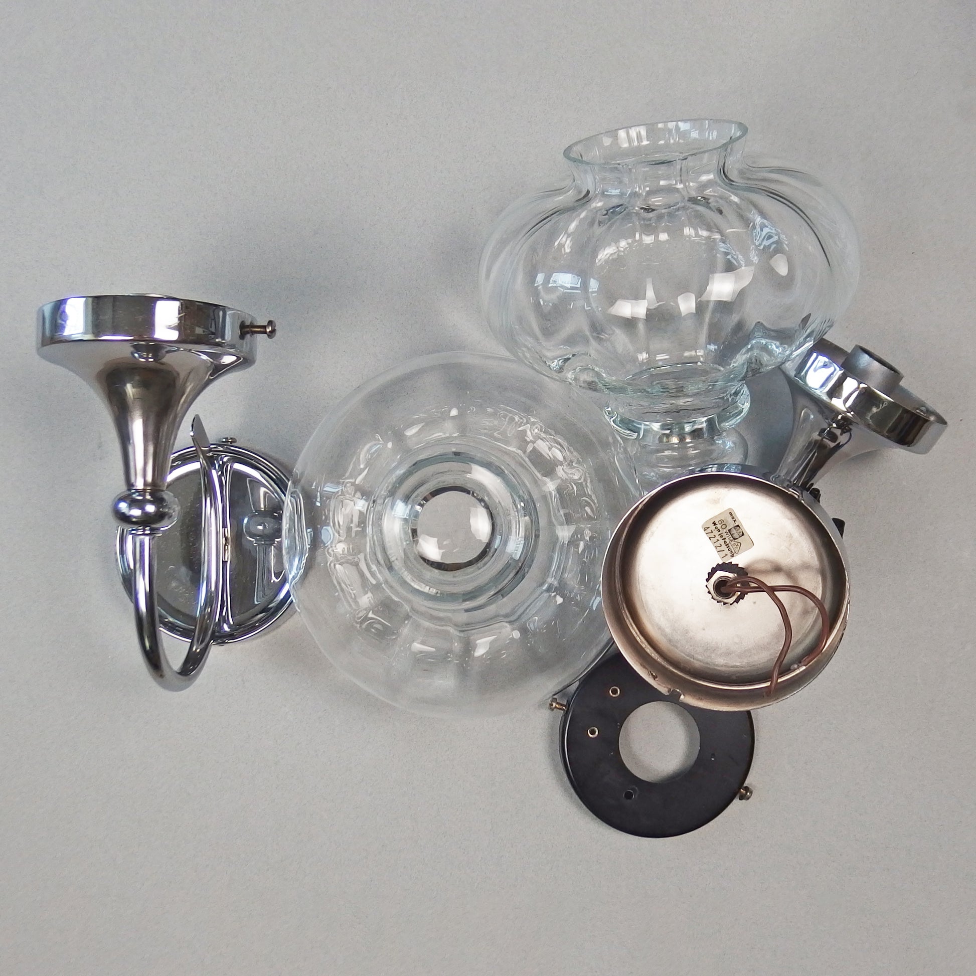 Beautiful pair of 1970s chrome and clear glass sconces from Willa - Retro Lamp Shop