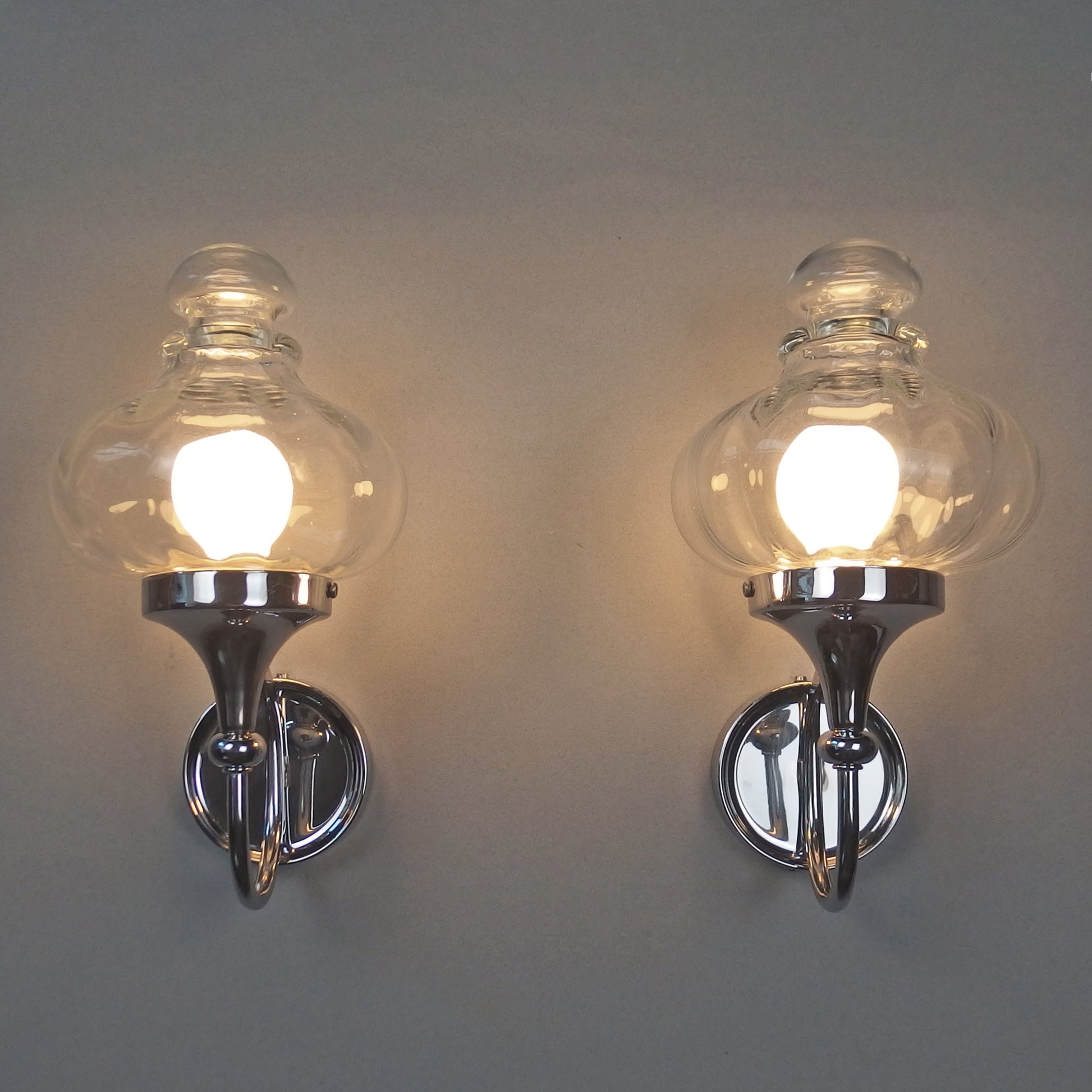 Beautiful pair of 1970s chrome and clear glass sconces from Willa - Retro Lamp Shop