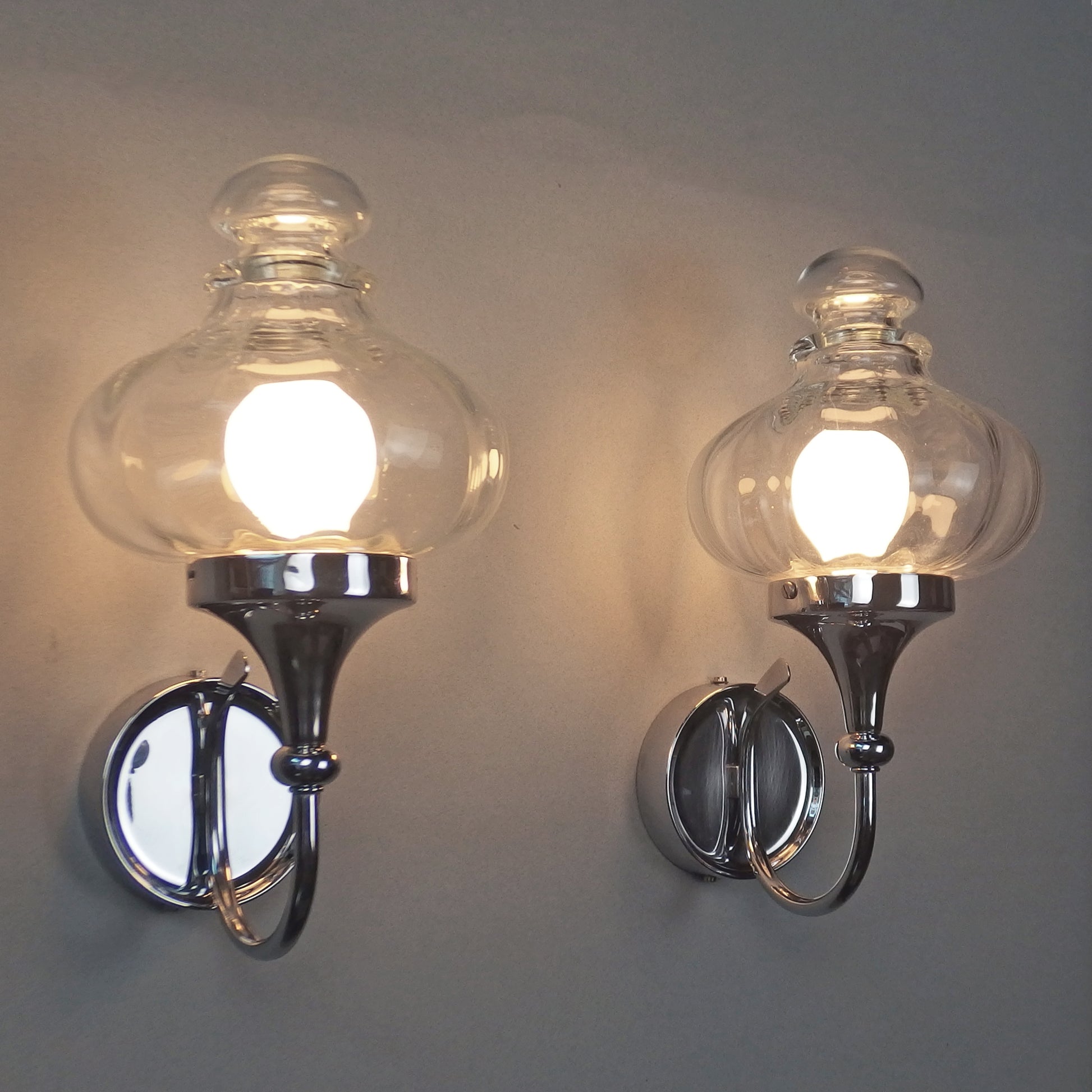 Beautiful pair of 1970s chrome and clear glass sconces from Willa - Retro Lamp Shop
