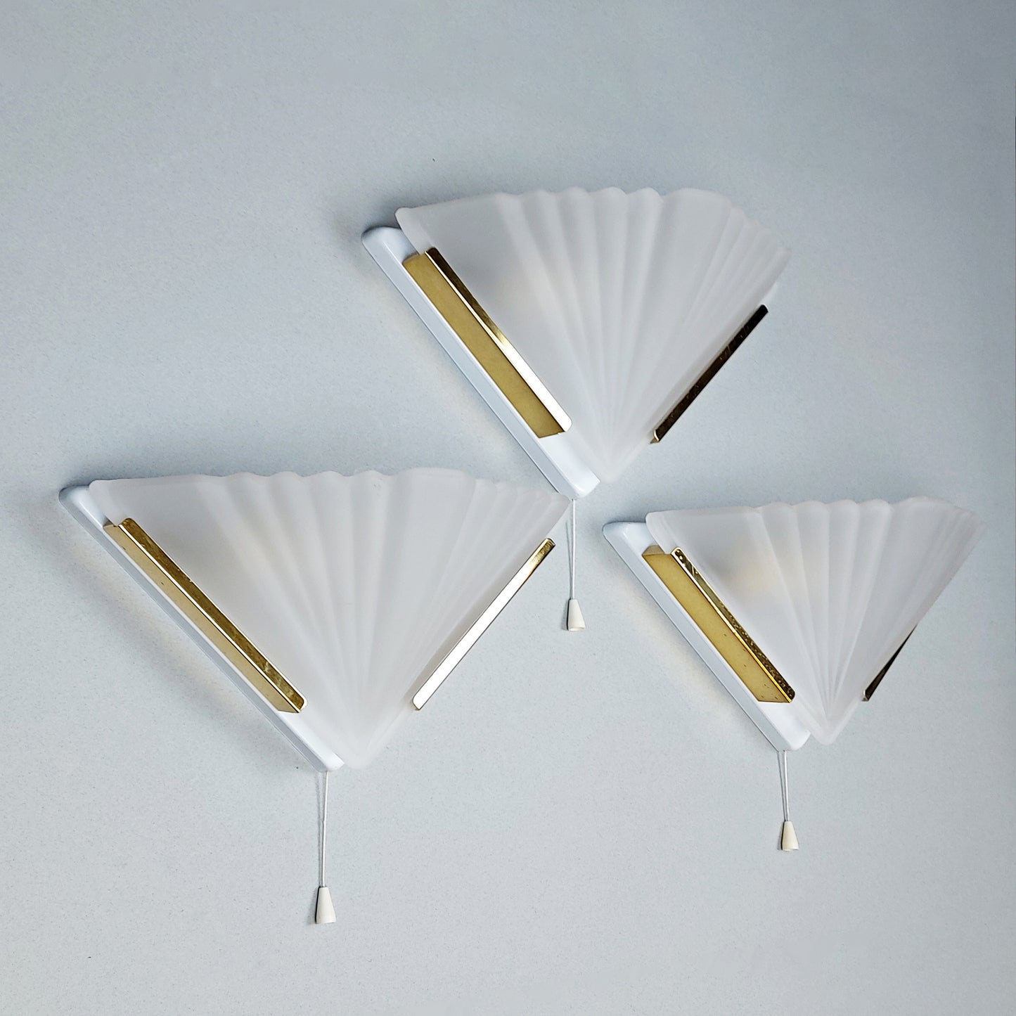 Set of 3 1980s art deco inspired sconces with frosted glass shades and polished brass accessories - Retro Lamp Shop