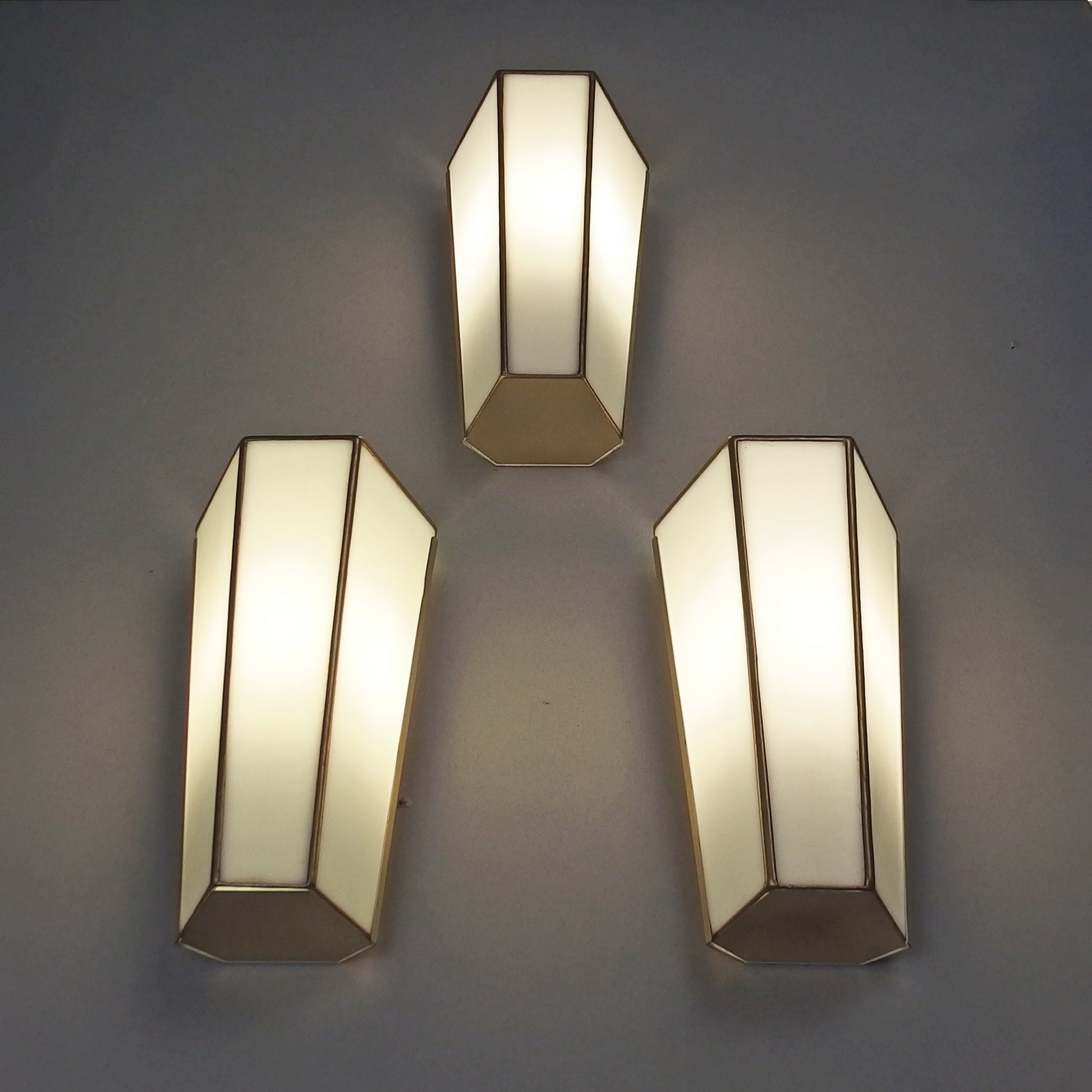 Set of 3 art deco '80s Tiffany sconces with polished brass base and white stain glass from Limburg - Retro Lamp Shop