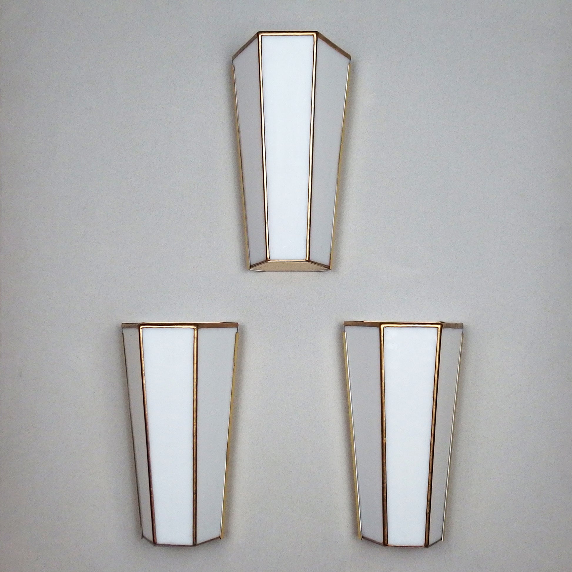 Set of 3 art deco '80s Tiffany sconces with polished brass base and white stain glass from Limburg - Retro Lamp Shop