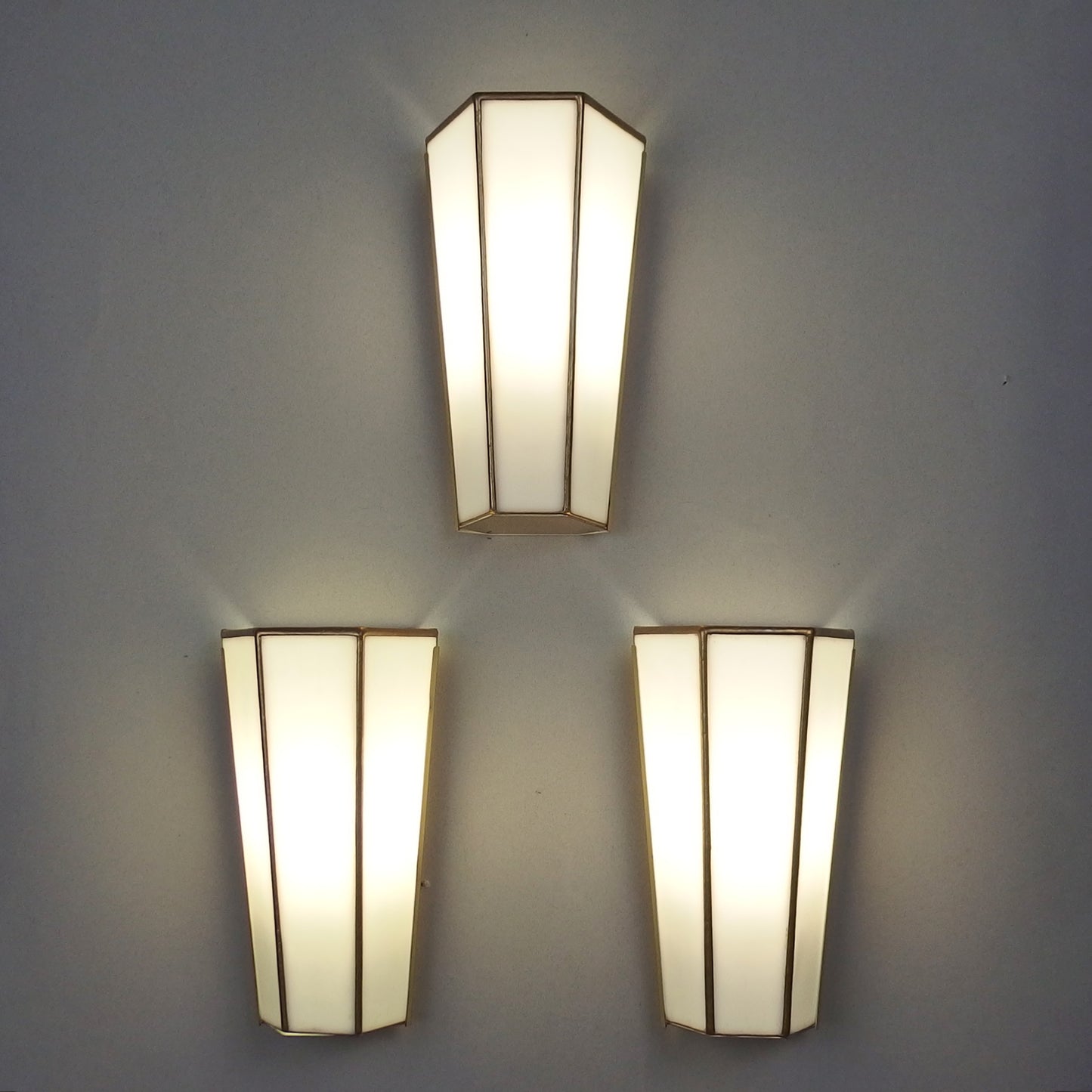 Set of 3 art deco '80s Tiffany sconces with polished brass base and white stain glass from Limburg - Retro Lamp Shop