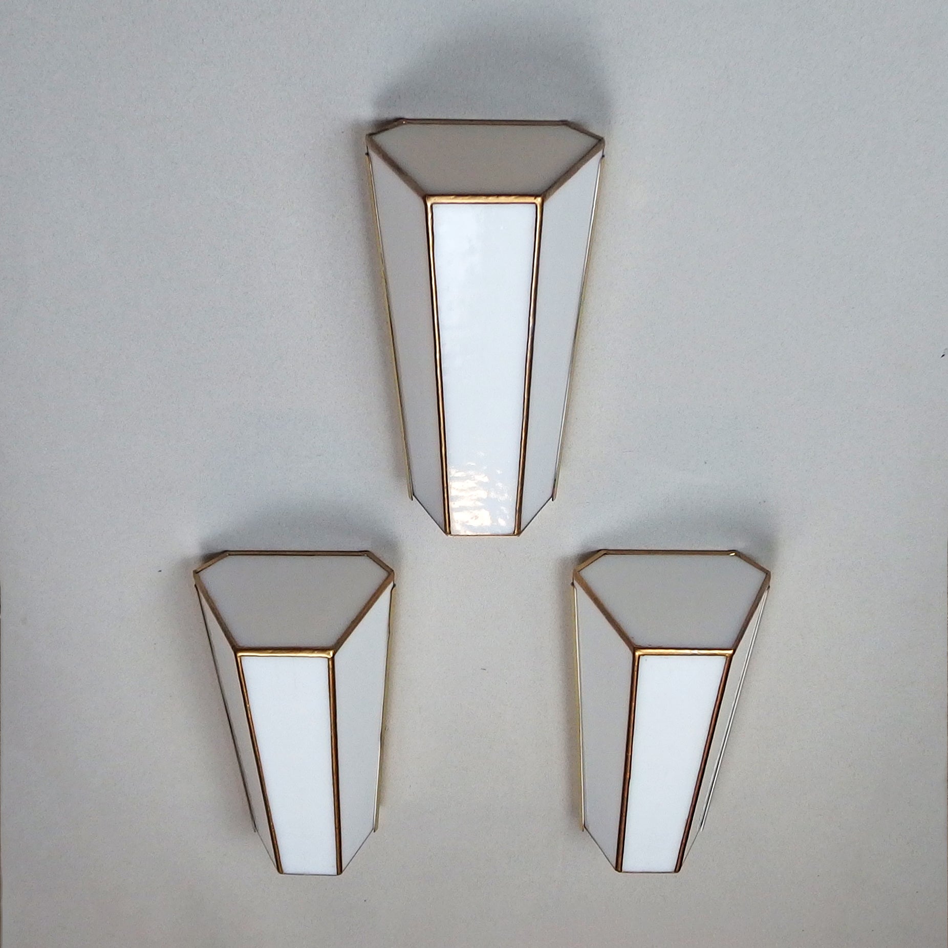 Set of 3 art deco '80s Tiffany sconces with polished brass base and white stain glass from Limburg - Retro Lamp Shop