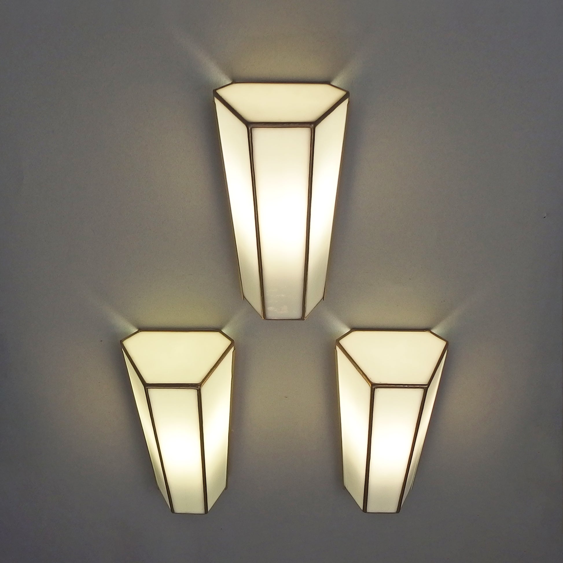 Set of 3 art deco '80s Tiffany sconces with polished brass base and white stain glass from Limburg - Retro Lamp Shop