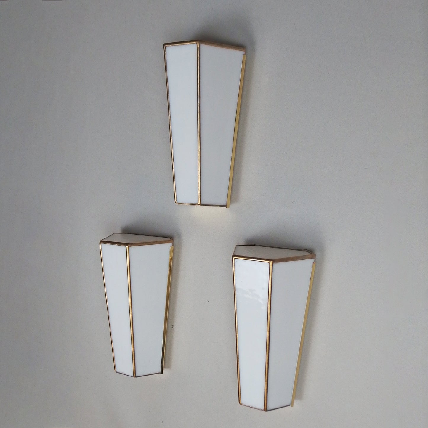 Set of 3 art deco '80s Tiffany sconces with polished brass base and white stain glass from Limburg - Retro Lamp Shop