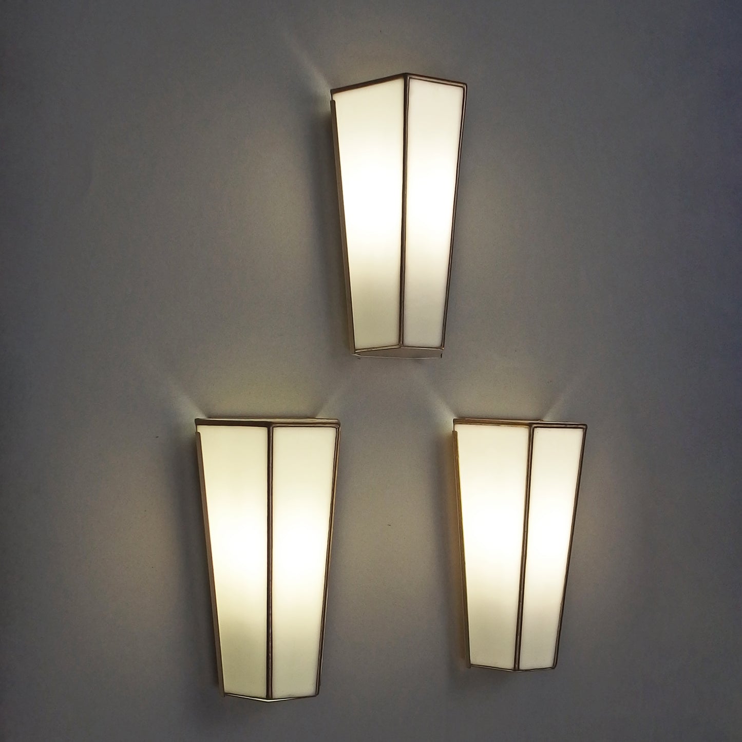 Set of 3 art deco '80s Tiffany sconces with polished brass base and white stain glass from Limburg - Retro Lamp Shop