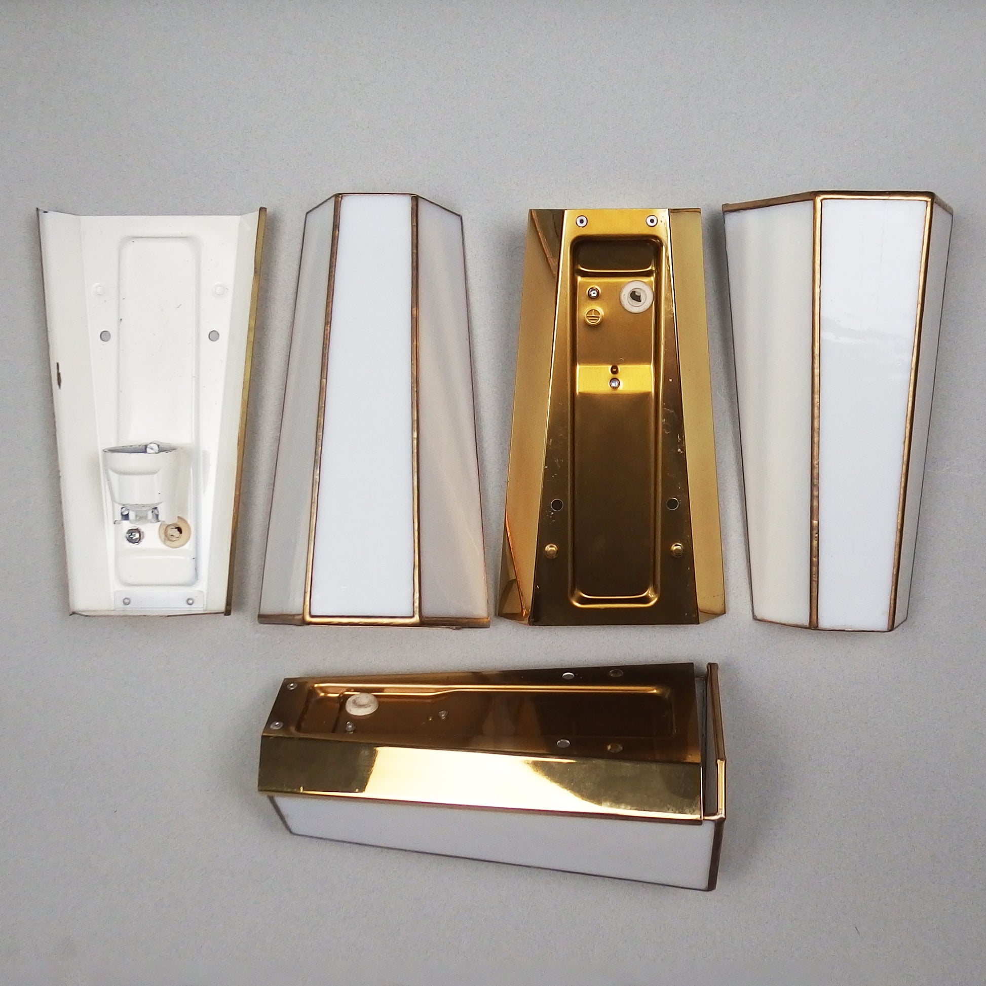 Set of 3 art deco '80s Tiffany sconces with polished brass base and white stain glass from Limburg - Retro Lamp Shop